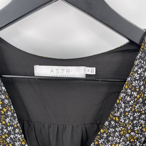 ASTR RUCHED FLORAL FRONT LONG SLEEVE DRESS Size Medium - Picture 5 of 10